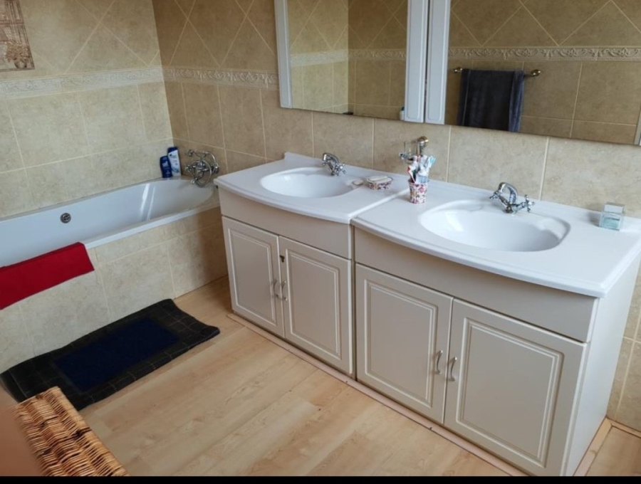 4 Bedroom Property for Sale in Wilkoppies North West